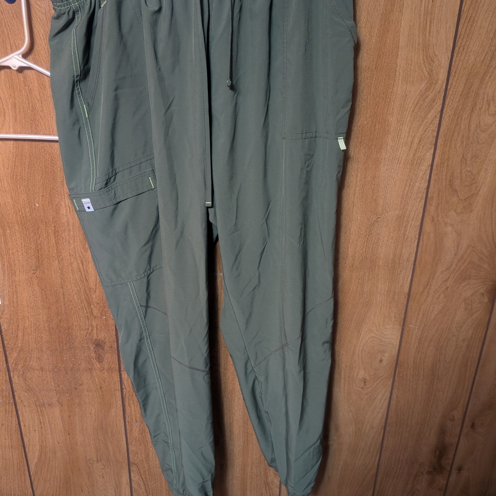 Scrubstar Men's Cargo Pants in Olive